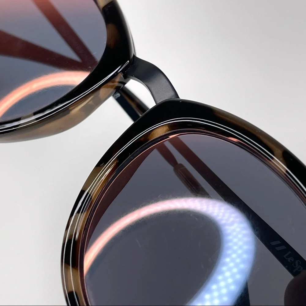 LE SPECS No Smirking Round Sunglasses New Volcanic Tort / Black